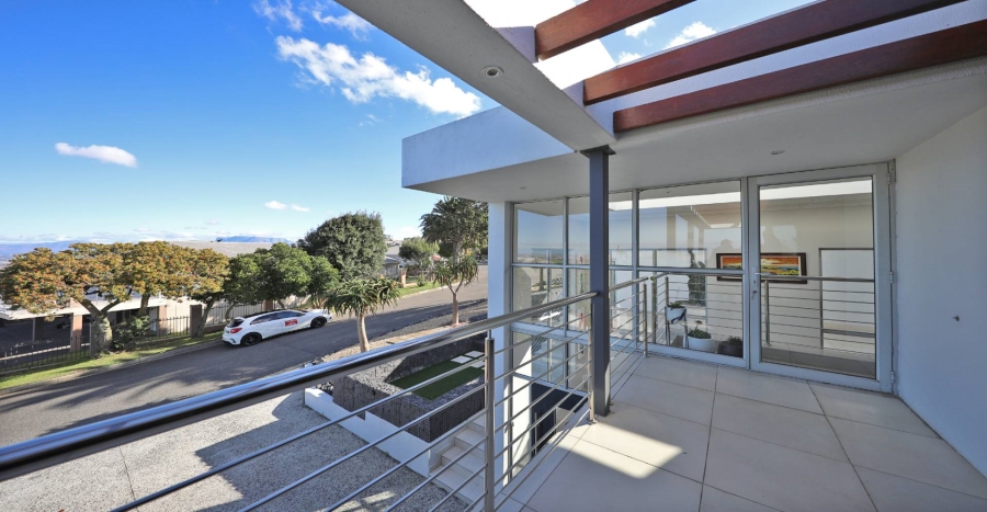 4 Bedroom Property for Sale in Loevenstein Western Cape